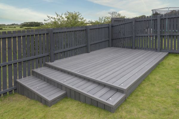 Cost of Vinyl Deck Construction in Palmdale